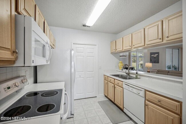 Building Photo - 414 Augusta Cir