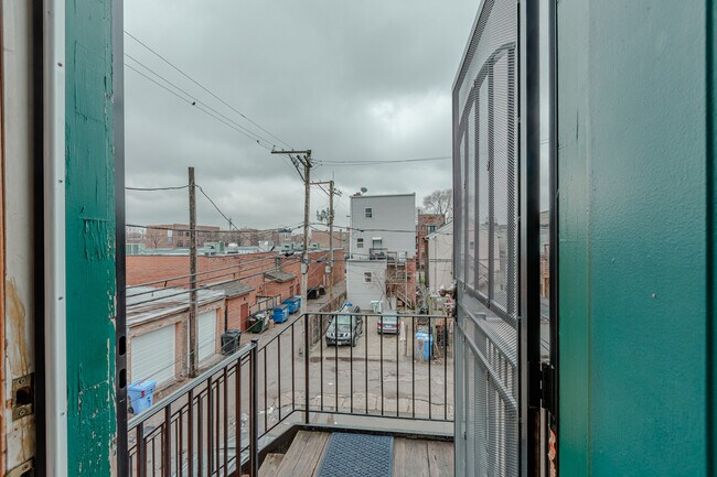 Building Photo - 2413 W Taylor St