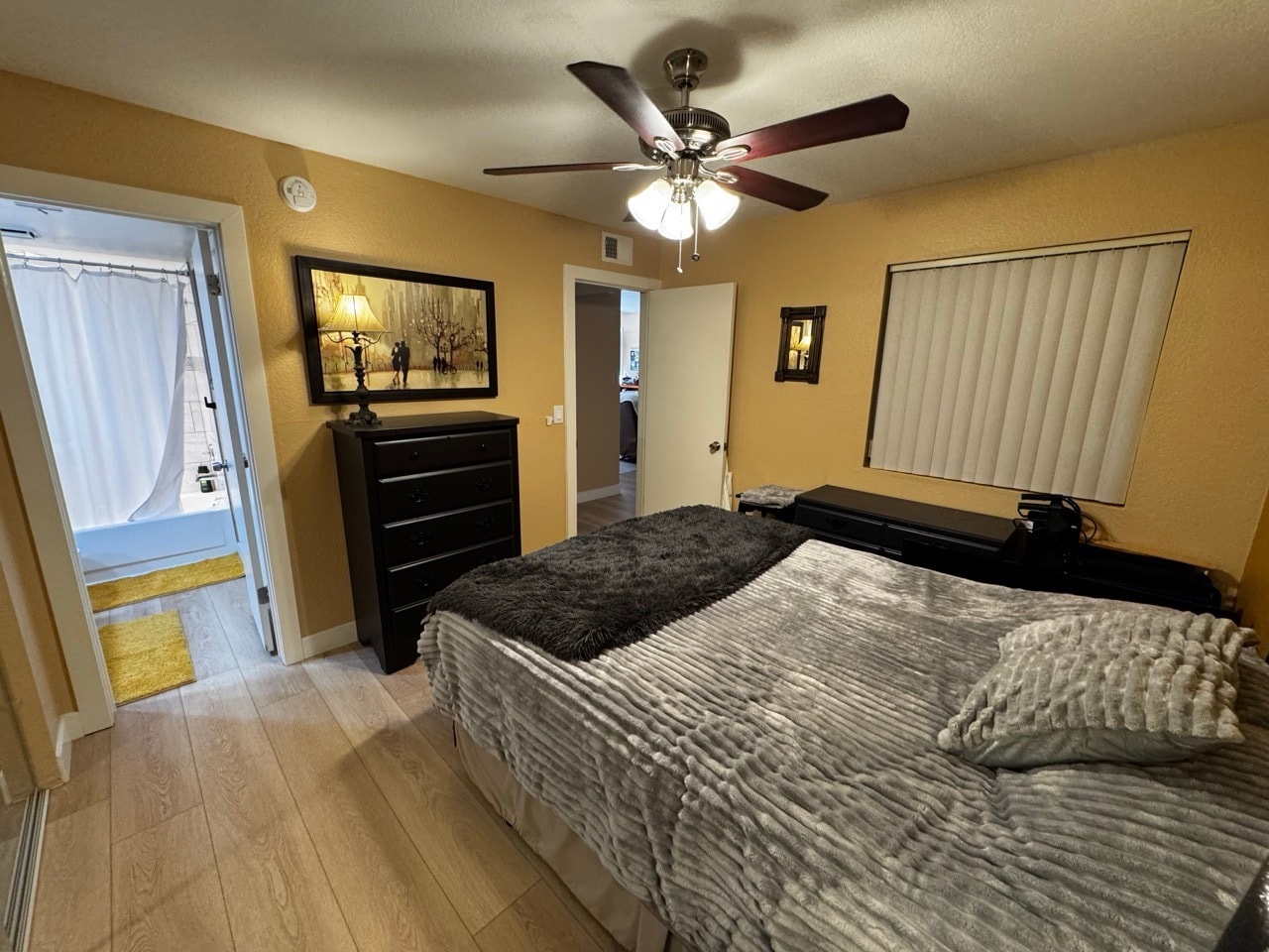 Building Photo - 4850 E Desert Cove Ave