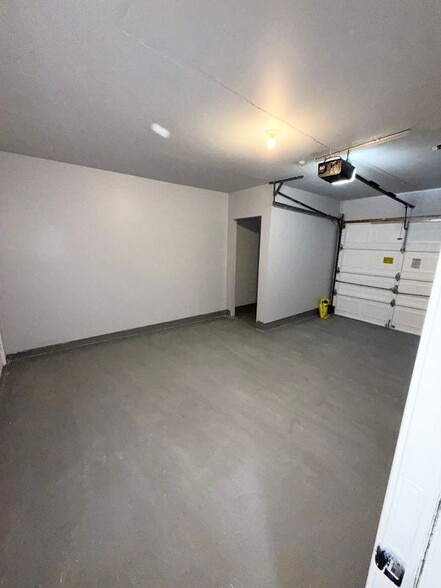 Building Photo - 68 Marrow St