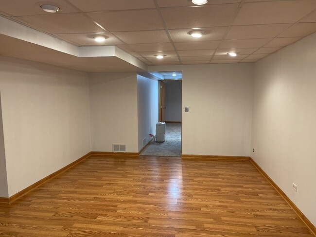 Building Photo - 601 Barbary Ln