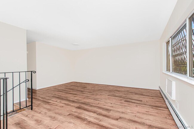 Building Photo - 162 Ellery St