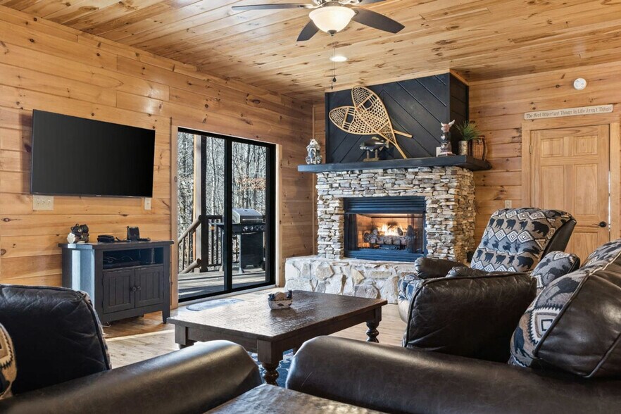 Building Photo - 224 Dogwood Dr