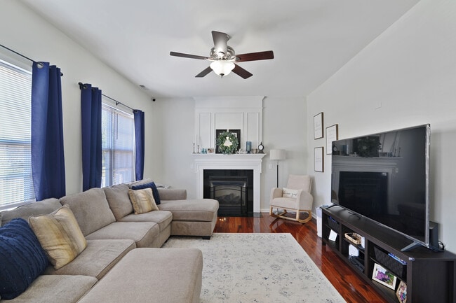 Building Photo - 20 E Darby Cir