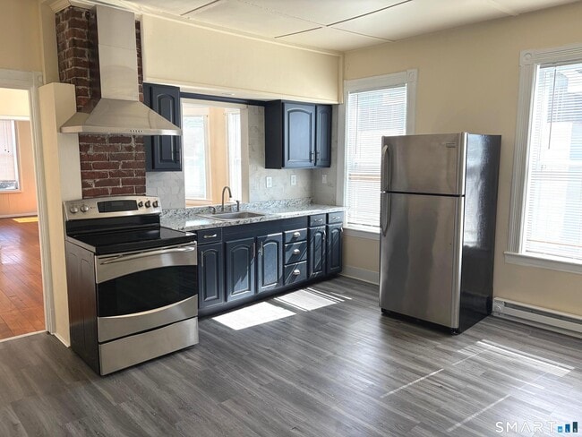 Building Photo - 137 Clifton St