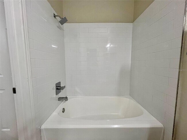 Building Photo - 4323 Bayside Village Dr