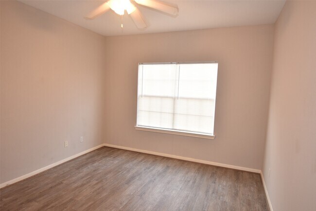 Building Photo - 12565 Melville Dr