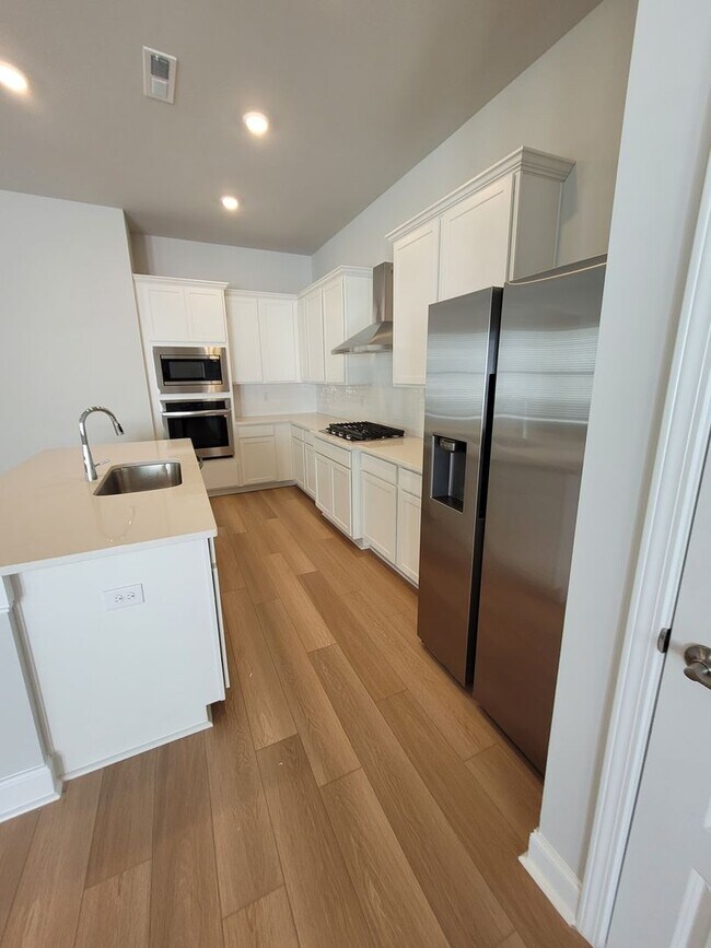 Building Photo - OPEN HOUSE THIS SUNDAY  Madison City - Cli...