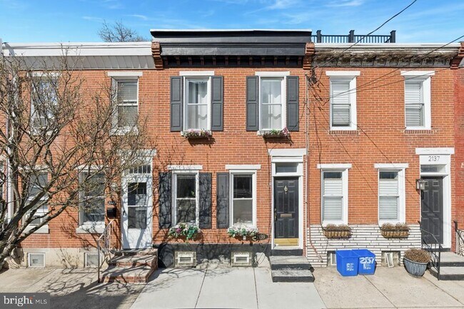 Building Photo - 2139 Montrose St