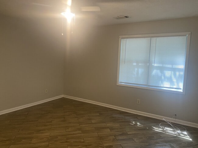 Building Photo - 5091 Farm Valley Dr NE