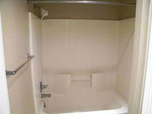 Building Photo - Excellent Location! 3 br 2.5 bth - Walking...