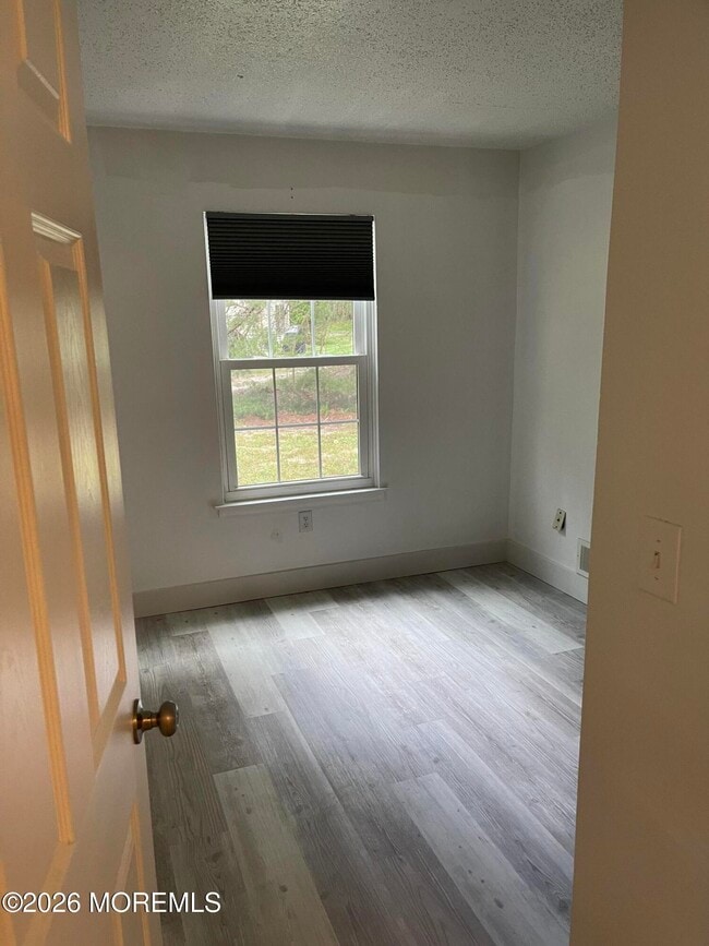 Building Photo - 141 Aster Ct