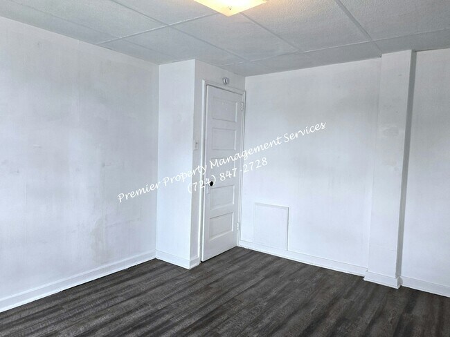 Building Photo - 415 N Main St