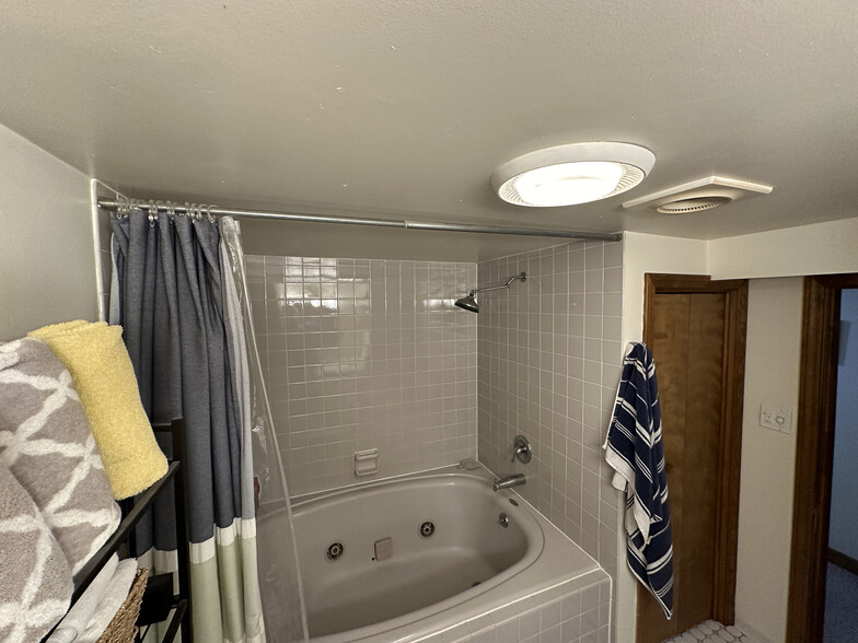 Bathroom with Jacuzzi Tub - 2217 N Magnolia Ave