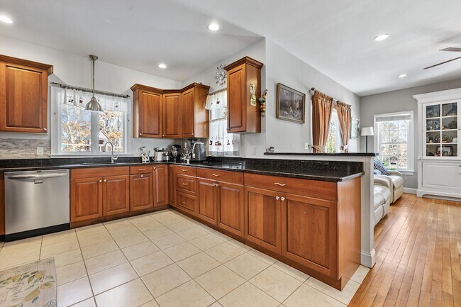 Building Photo - 111 Sisters Cir