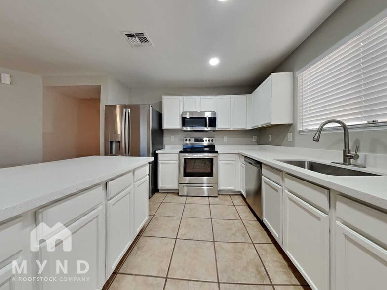 Building Photo - 1549 Tan Tara Trl