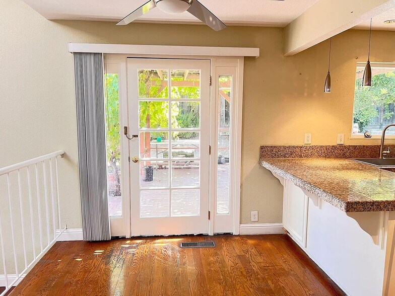 Building Photo - 6976 Claywood Way