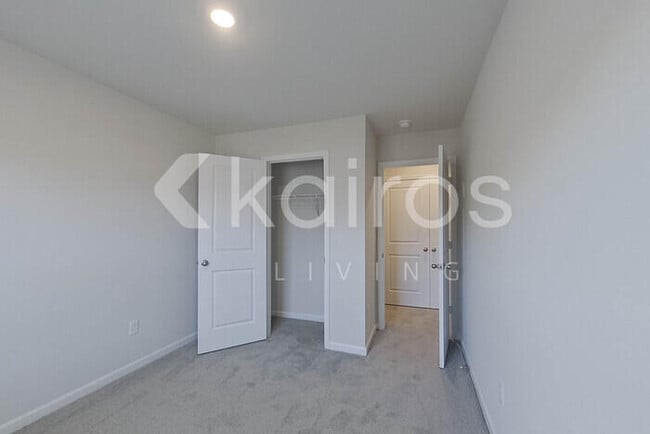 Building Photo - 2097 Banyan Cir
