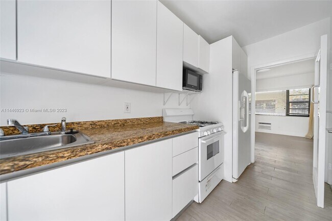 Building Photo - 7845 NE Bayshore Ct