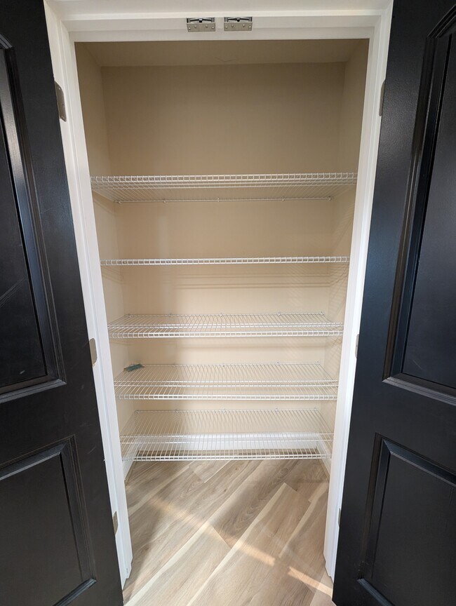 Building Photo - 716 Carneros Ci