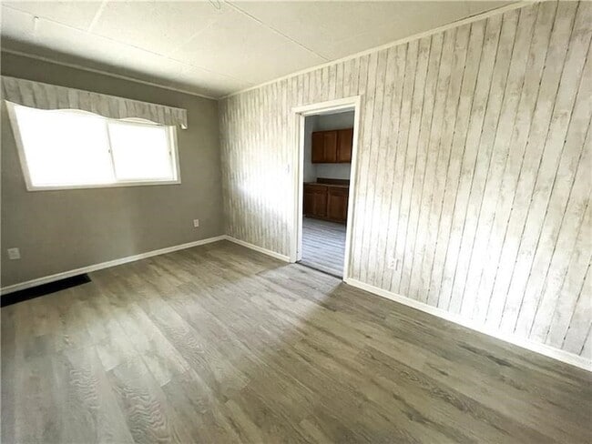 Building Photo - 405 Sumner Ave