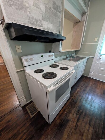 Building Photo - 900 W Tuskeena St