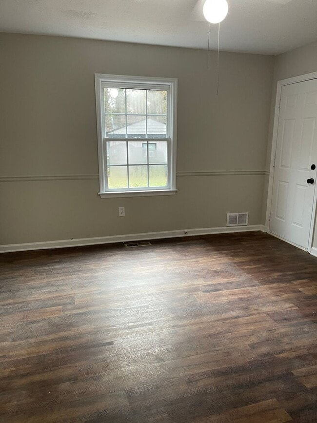 Building Photo - Live on Maple