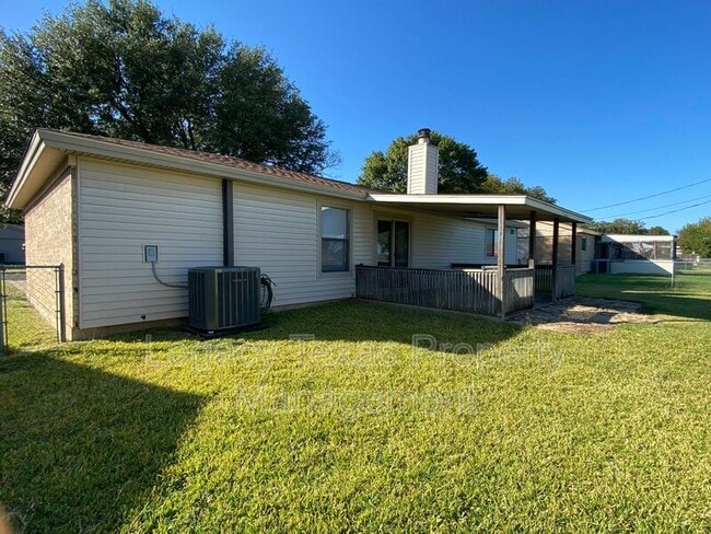 Building Photo - 1413 Berry Dr