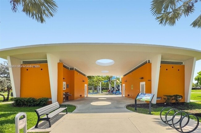 Building Photo - 903 NE 27th Ave