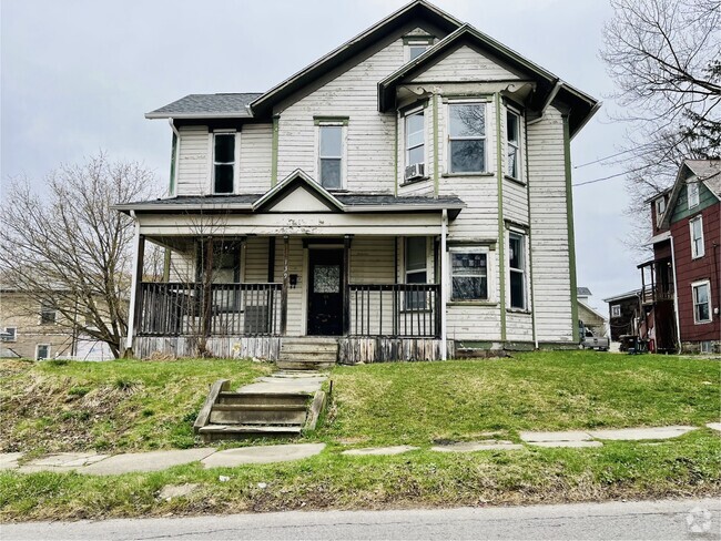 Building Photo - 139 N Center St
