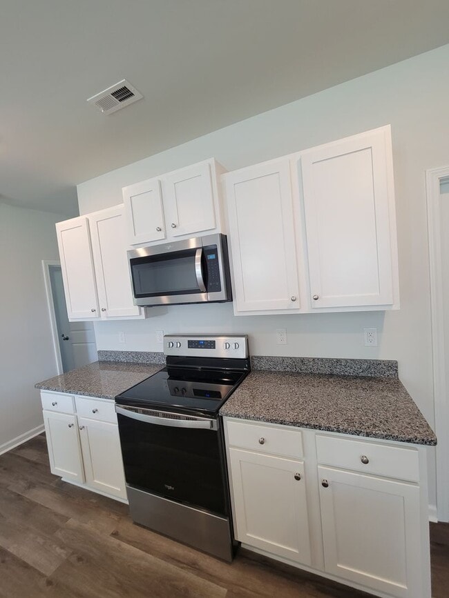 Building Photo - Gorgeous Newer Construction In Sneads Ferry!!