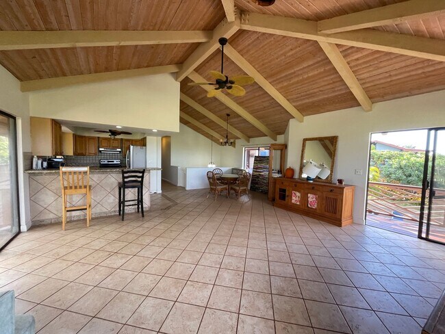 Building Photo - Spacious Mahinahina 3 Bedroom