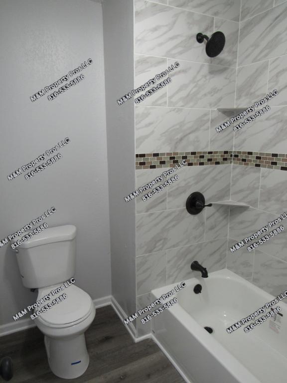 Building Photo - 1918 NE Knollbrook St