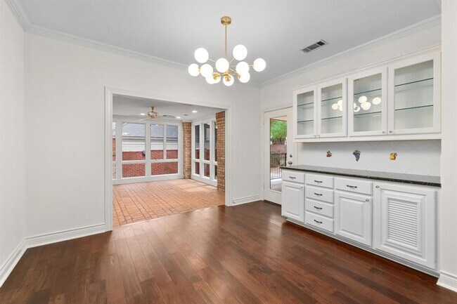 Building Photo - 6002 Ascot Cove