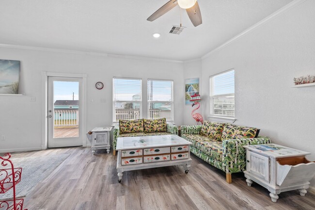 Building Photo - 139 W Palm