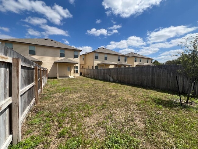 Building Photo - Luxury 3/2.5 2 Story Townhouse in NBTX