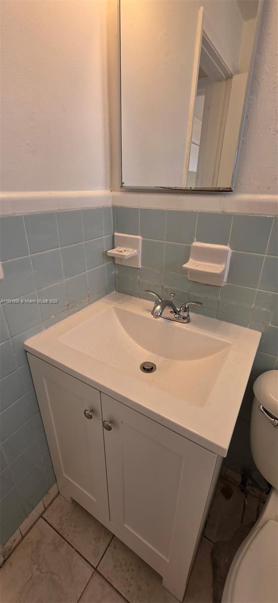 Building Photo - 654 W 29th St
