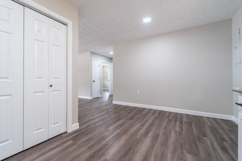 Building Photo - 162 Cumberland Rd