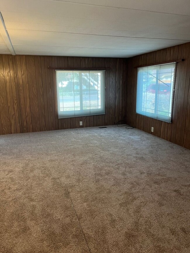 Building Photo - 3 Bedroom in Suburbs