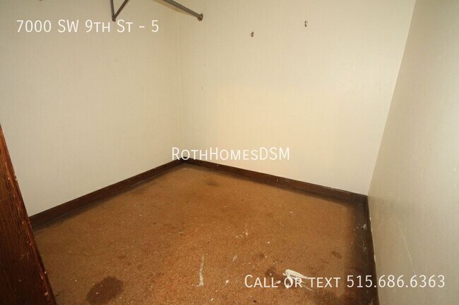 Building Photo - 7000 SW 9th St