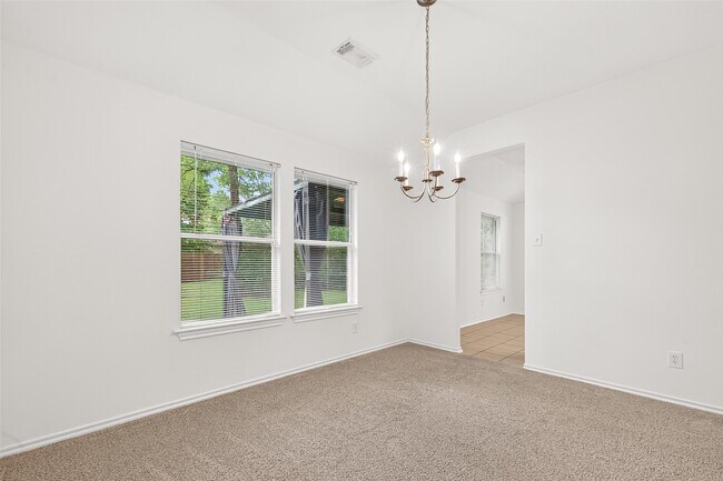 Building Photo - 10 Druids Glen Pl