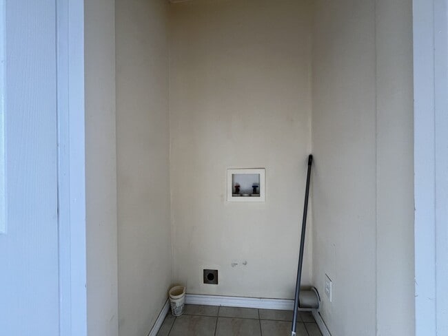 Building Photo - Ready for move in