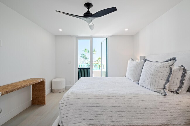 Building Photo - 100 SE 5th Ave