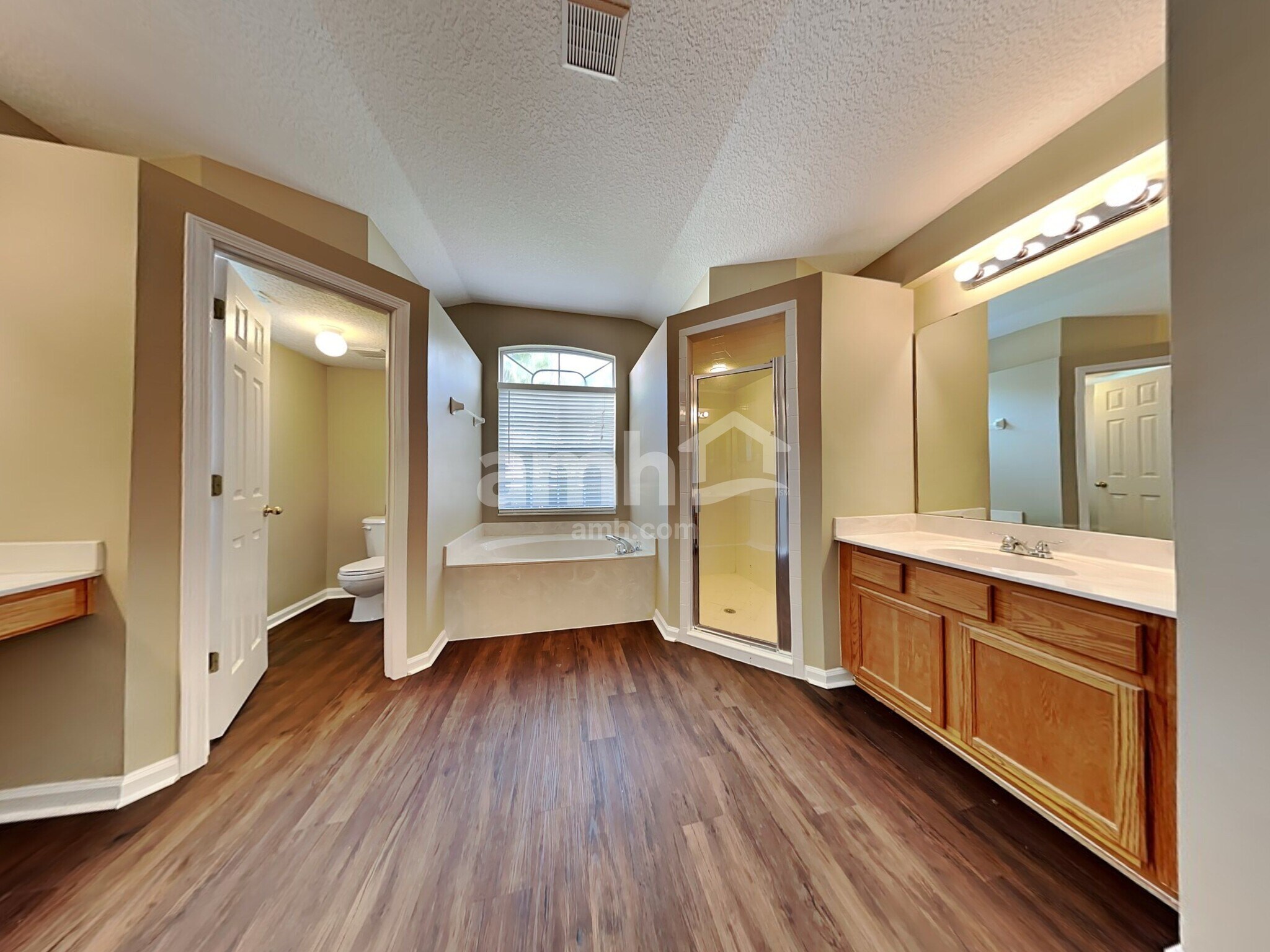 Building Photo - 341 Diana Ct