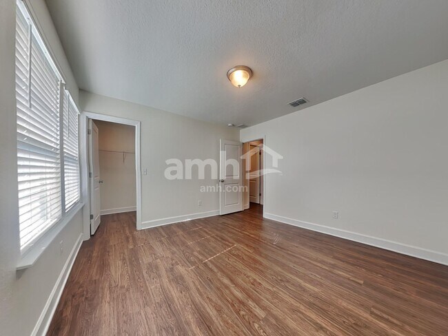 Building Photo - 437 Sandstone Dr