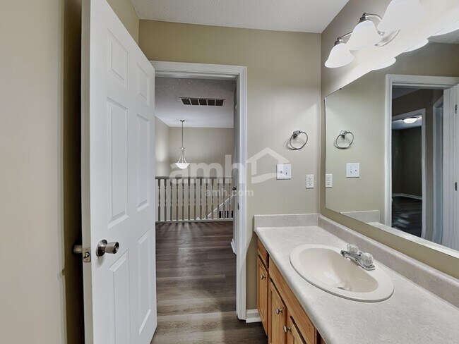 Building Photo - 7924 Valley Trace Ln