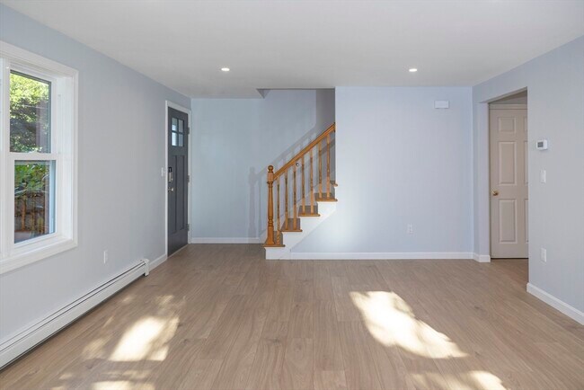 Building Photo - 122 Leedham St