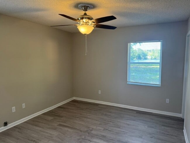 Building Photo - Home For Rent
