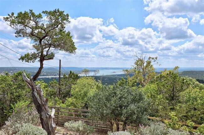 Building Photo - 8517 Grandview Dr