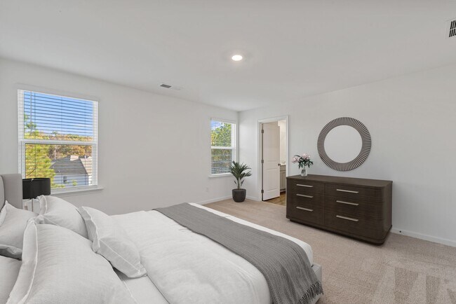 Building Photo - Victoria Heights - 5 bedroom -For Rent $2350